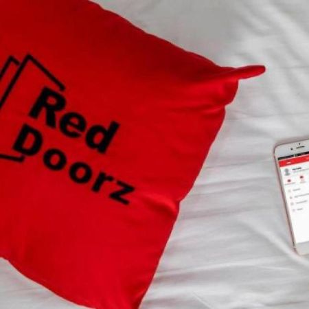 Hôtel Reddoorz @ Wiyung 3 à Sorabaya Extérieur photo